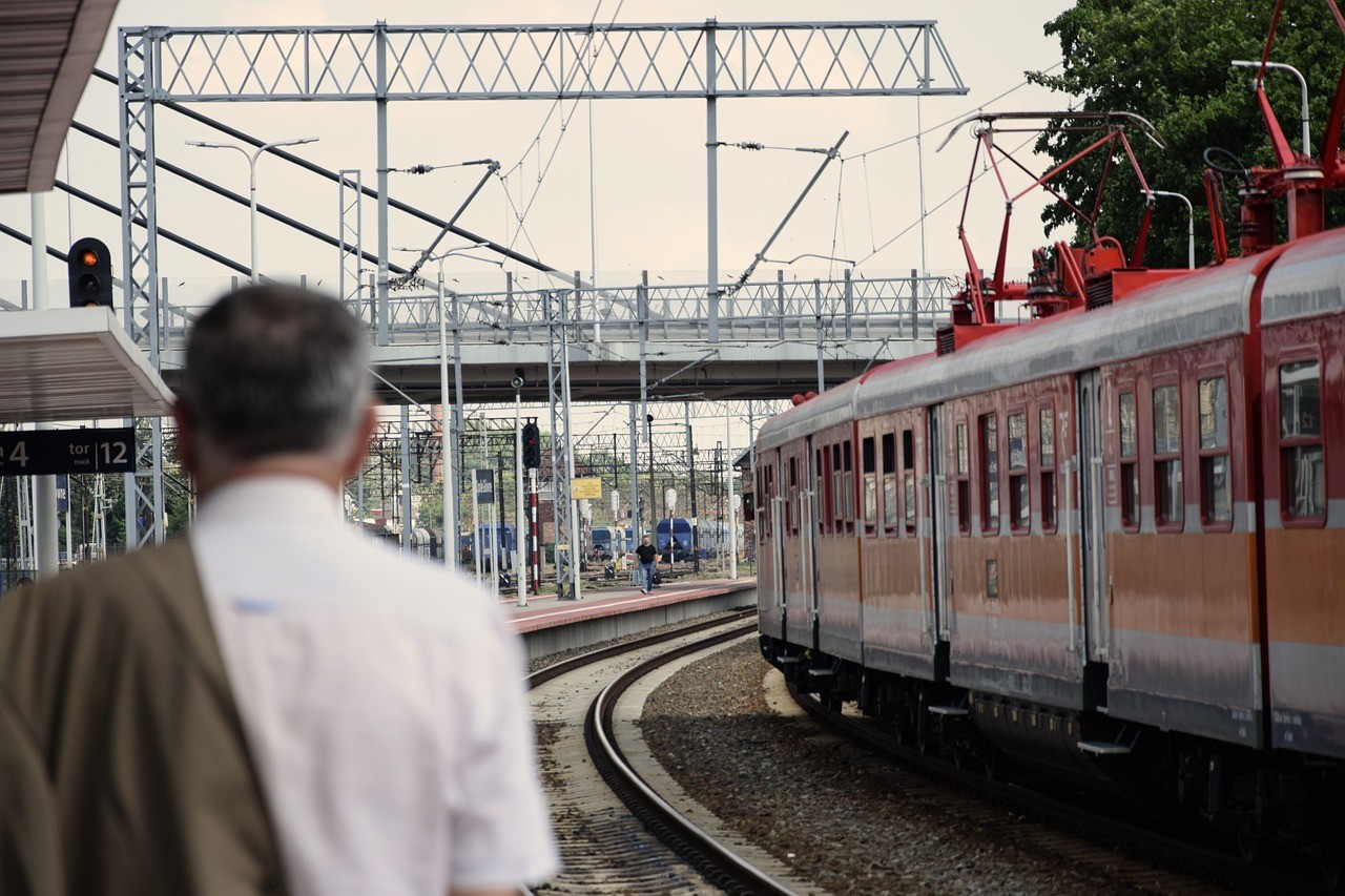 Odszkodowanie dla pasażera kolei. Adwokat Roman Gładysz zajmuje się sprawami o odszkodowanie.